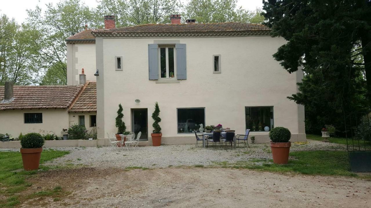 Manoir En Crau Hotell Arles Exteriör bild